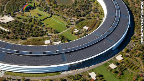 Apple will offer coronavirus tests to employees returning to its headquarters, Bloomberg reports